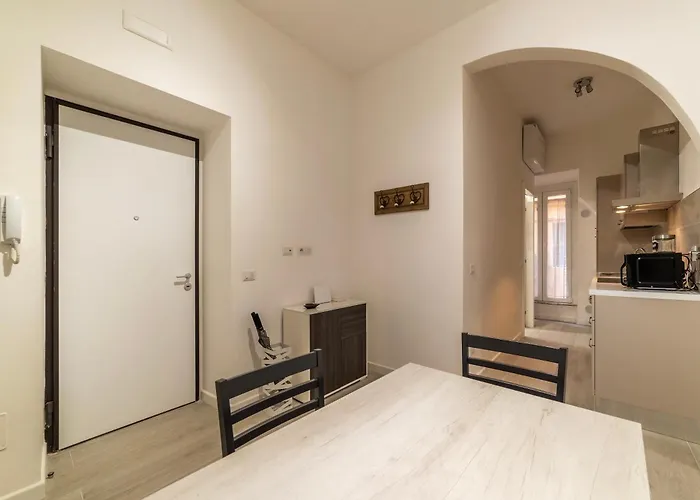 Guesthost - Terme Di Traiano - 10 Min Dal Colosseo Apartamento